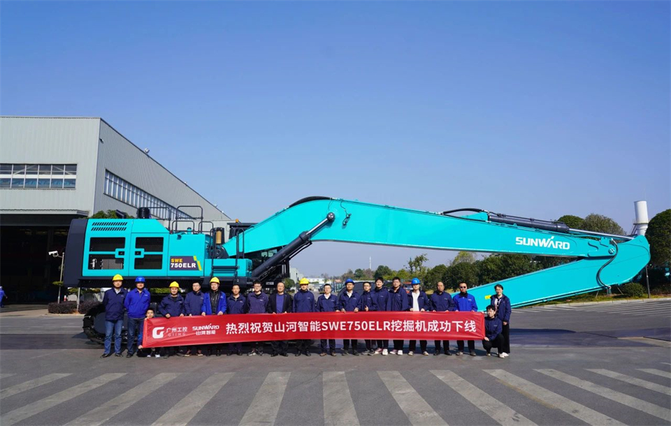 定制开发、功效更强！8188cc威尼斯智能SWE750ELR加长臂液压挖掘机下线交付