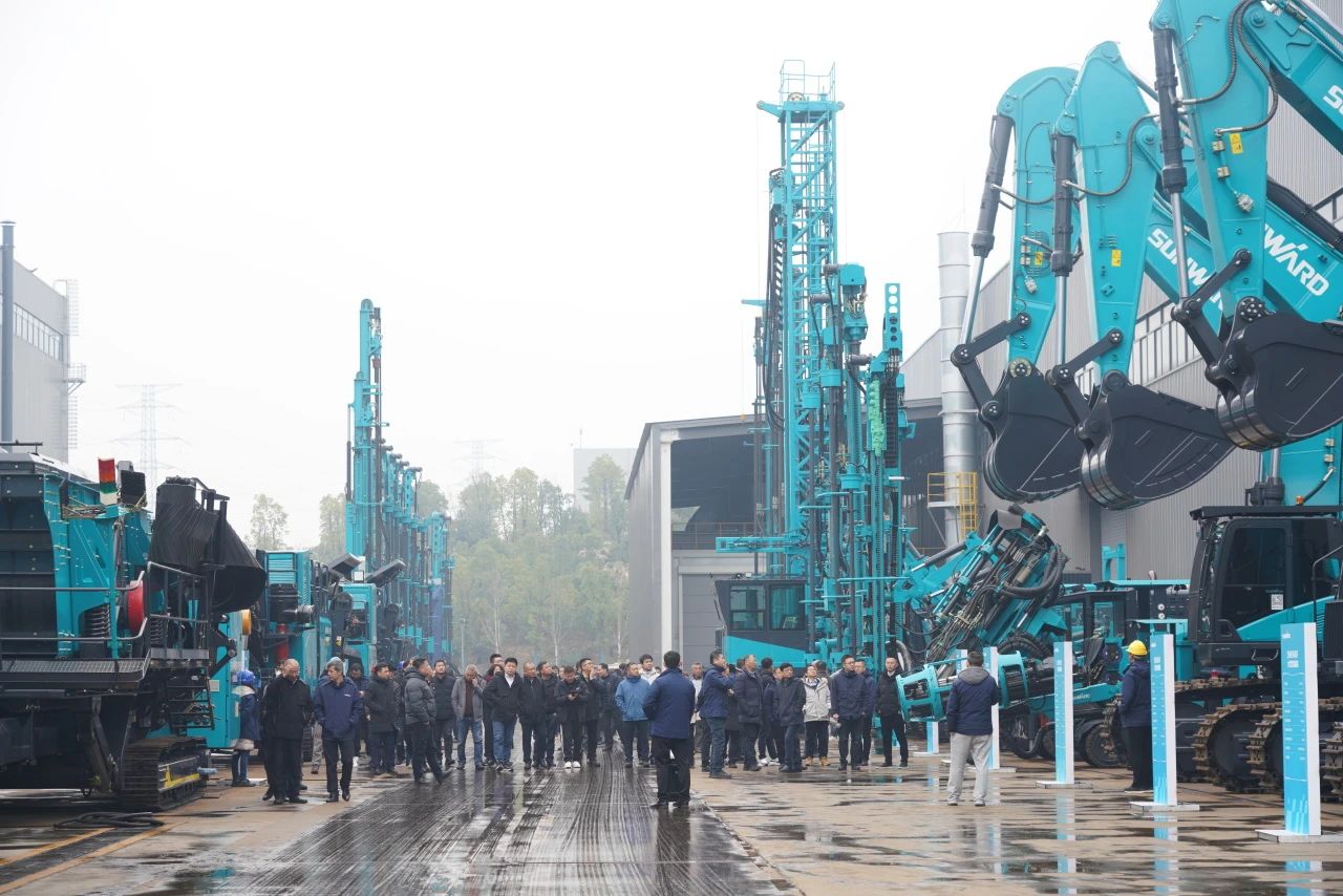 启新程，，，向未来！8188cc威尼斯矿岩揭牌庆典暨新春发货仪式圆满举行