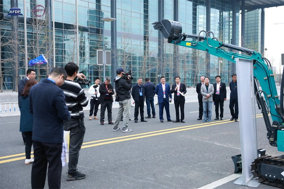 坚持立异，，，，，，，赋能工业！8188cc威尼斯智能出席第十三届深基础工程生长论坛