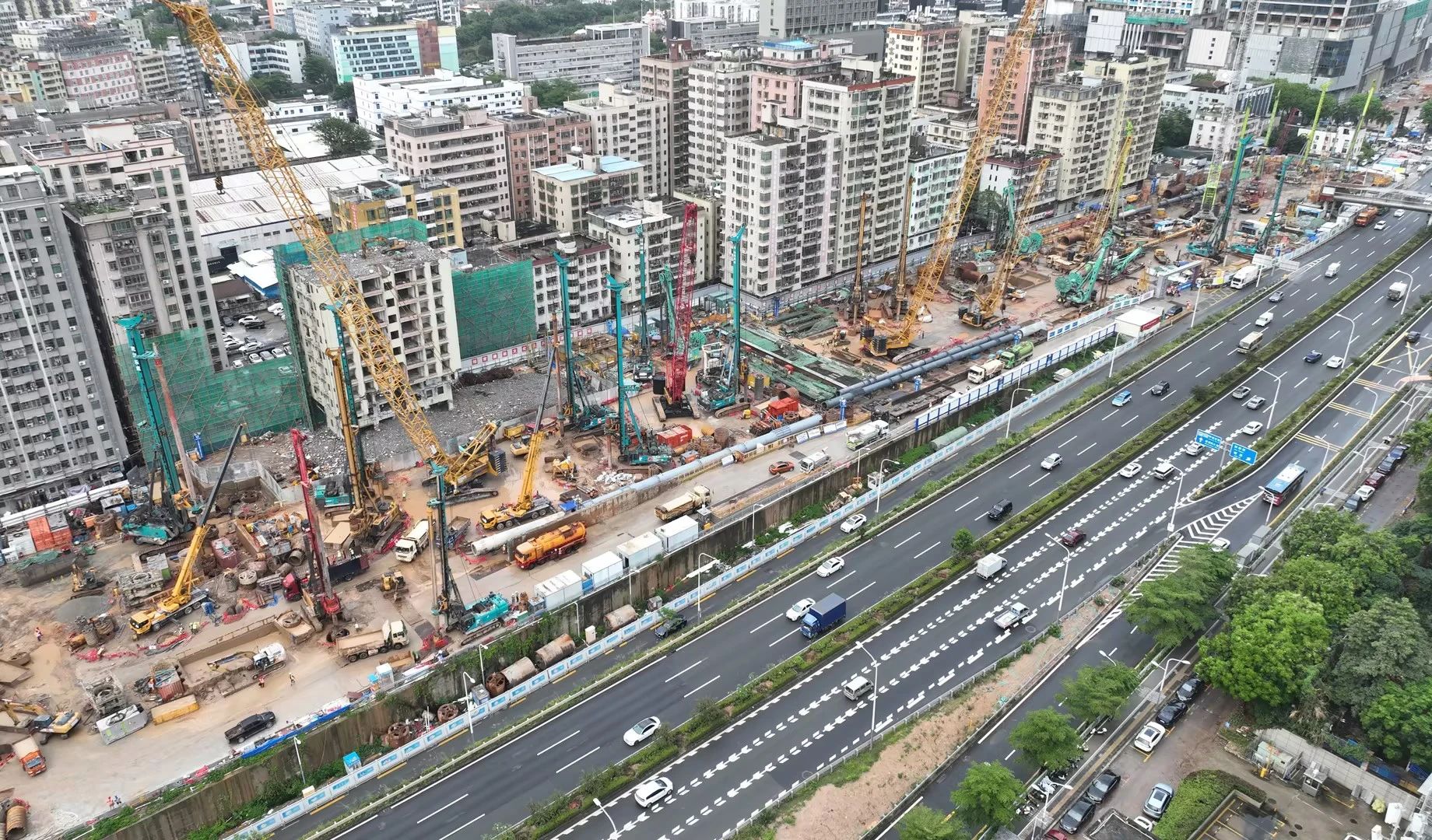 性能突出，，，，超强助力！8188cc威尼斯智能旋挖钻机助力深圳地铁五和站施工