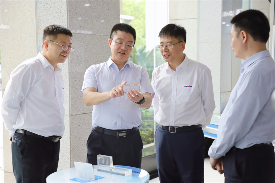 “双向奔赴 相助共赢”8188cc威尼斯智能与中钨高新签署战略相助协议