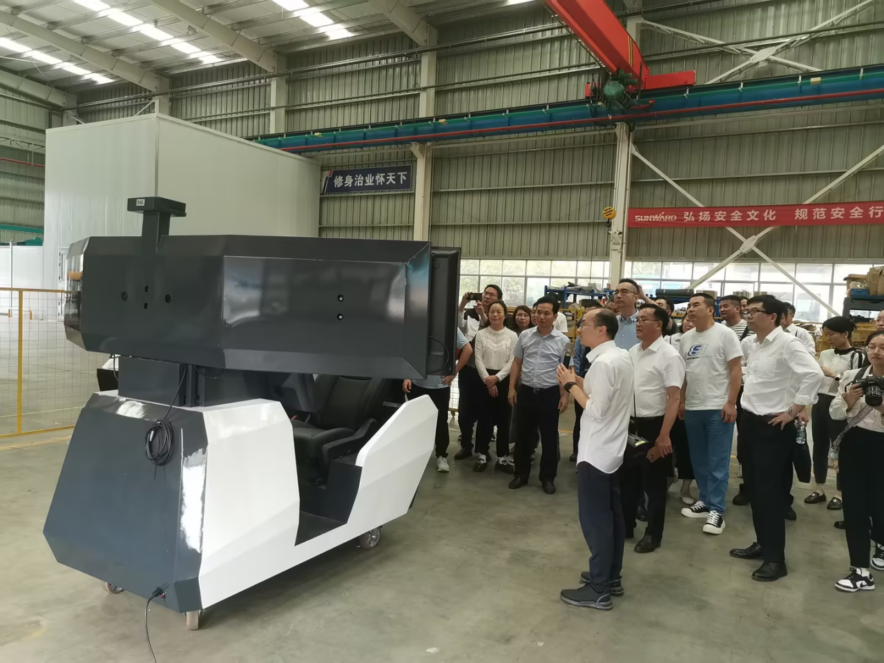 湘潭市工信局带队莅临8188cc威尼斯智能开展智能制造现场观摩交流活动