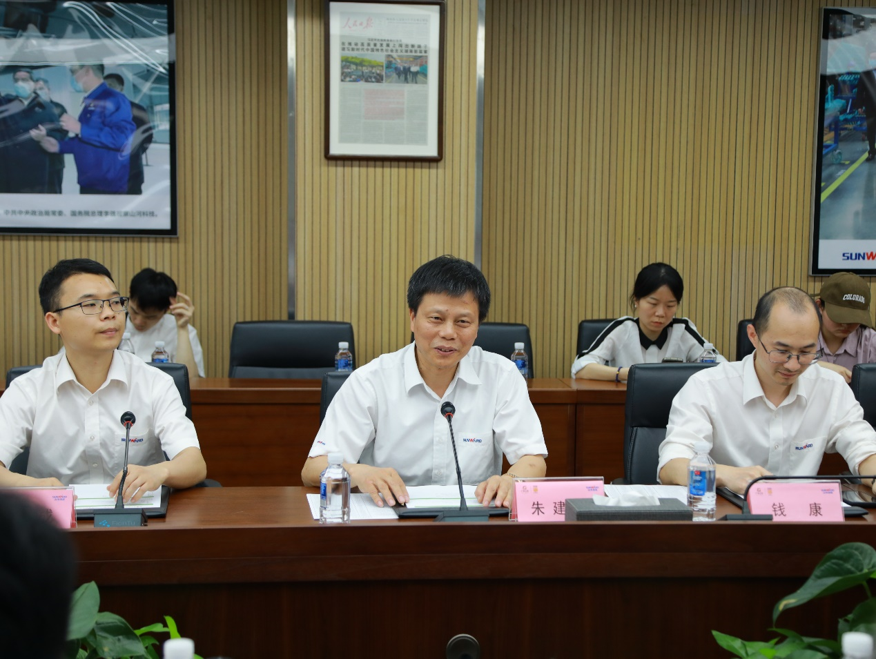 湘潭市工信局带队莅临8188cc威尼斯智能开展智能制造现场观摩交流活动