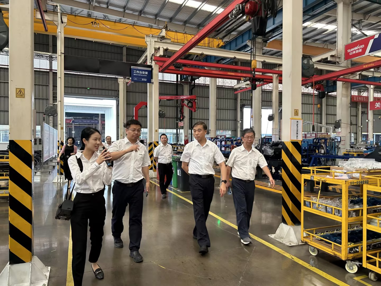 深化交流相助！广州港李明忠副总司理率队莅临8188cc威尼斯智能考察交流！