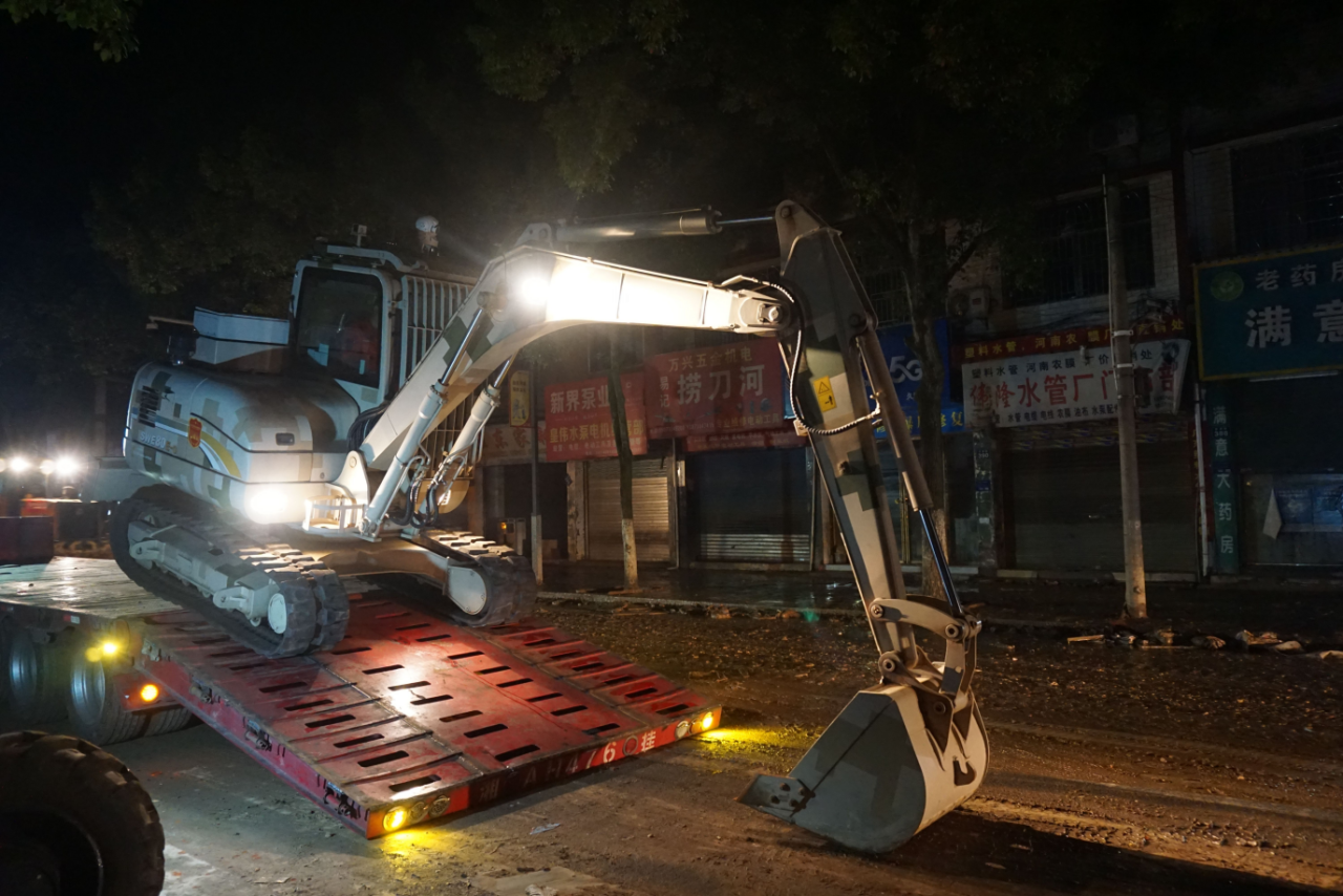 驰援湖南平江抗洪抢险，，，，，，共克时艰显继续