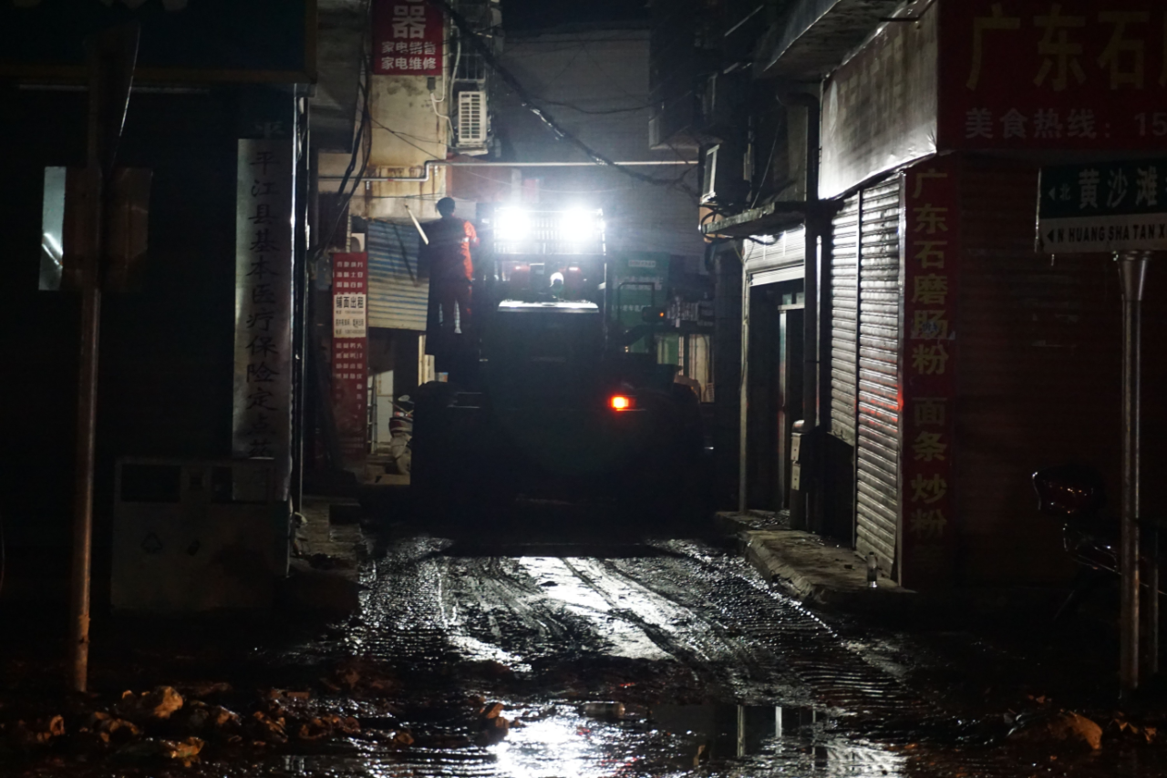 驰援湖南平江抗洪抢险，，，，，，共克时艰显继续