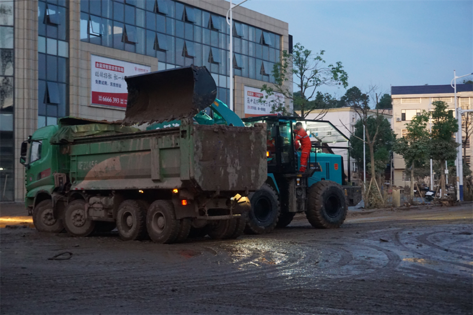 驰援湖南平江抗洪抢险，，，，，，共克时艰显继续