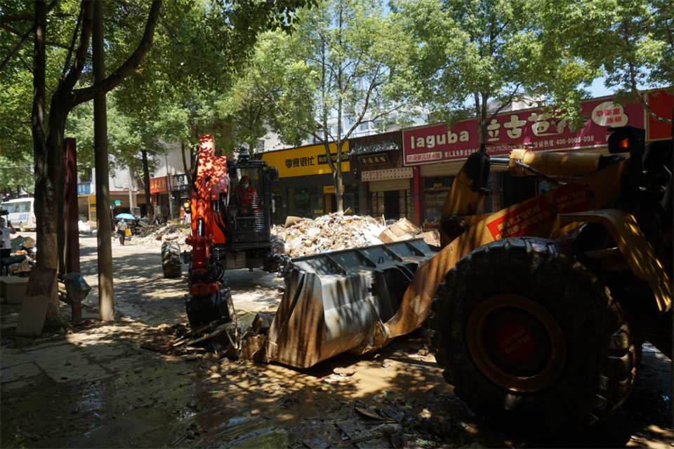 驰援湖南平江抗洪抢险，，，，，，共克时艰显继续