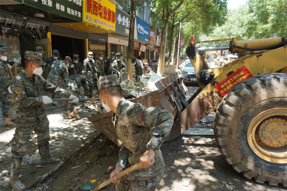 驰援湖南平江抗洪抢险，，，，，，共克时艰显继续