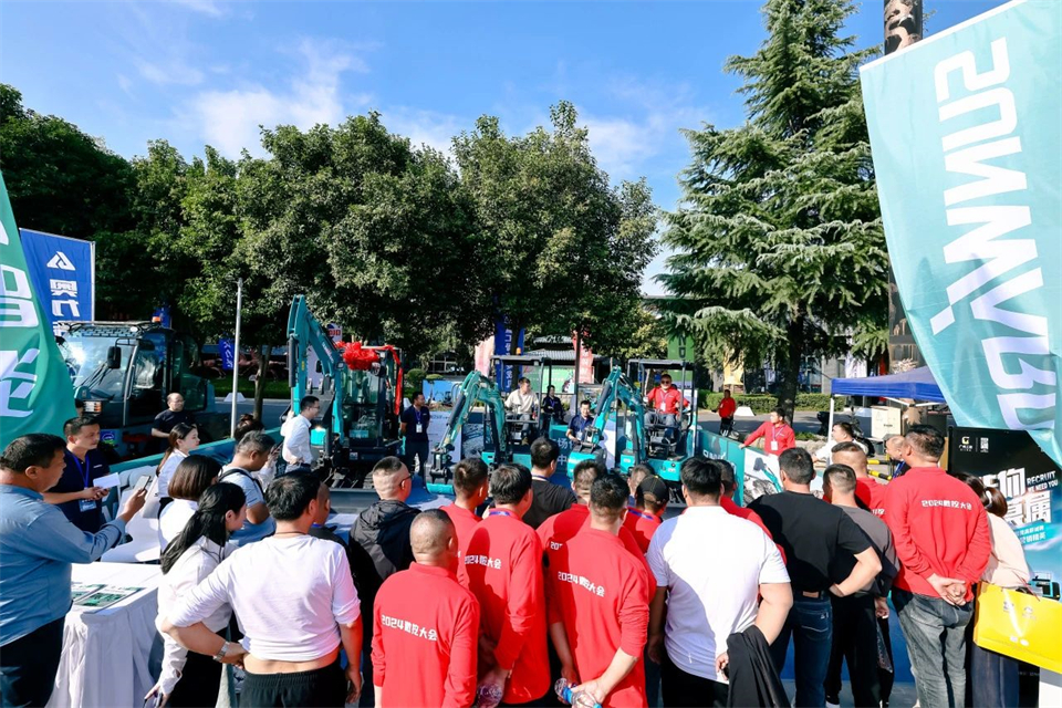 展现“掘”对实力！8188cc威尼斯智能亮相2024微挖大会暨小型装备大会