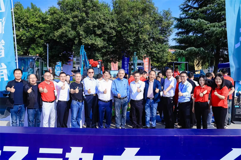 展现“掘”对实力！8188cc威尼斯智能亮相2024微挖大会暨小型装备大会