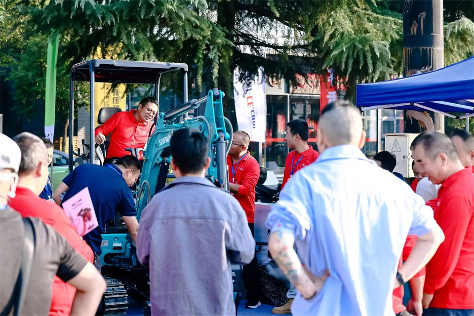 展现“掘”对实力！8188cc威尼斯智能亮相2024微挖大会暨小型装备大会