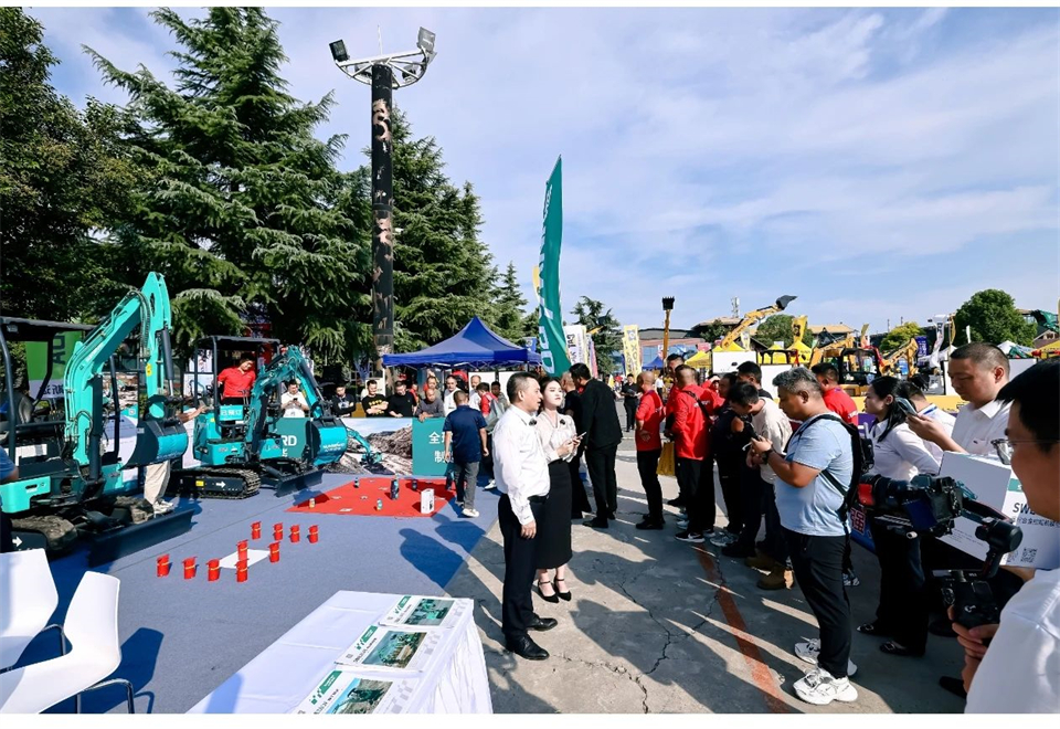 展现“掘”对实力！8188cc威尼斯智能亮相2024微挖大会暨小型装备大会