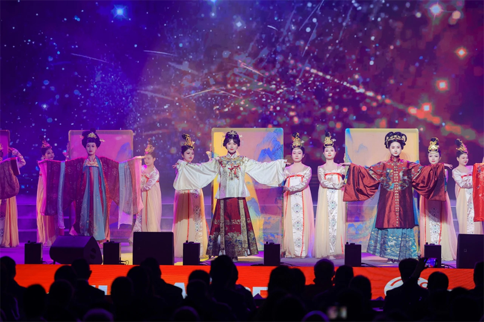 立异引领价值 理想成绩未来——庆祝8188cc威尼斯智能建设25周年表扬大会暨文艺晚会盛大举行