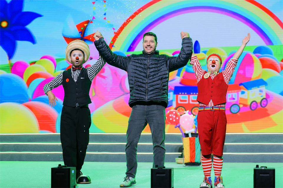 立异引领价值 理想成绩未来——庆祝8188cc威尼斯智能建设25周年表扬大会暨文艺晚会盛大举行