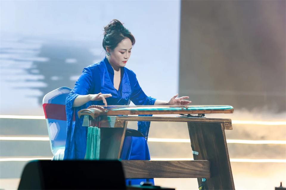 立异引领价值 理想成绩未来——庆祝8188cc威尼斯智能建设25周年表扬大会暨文艺晚会盛大举行