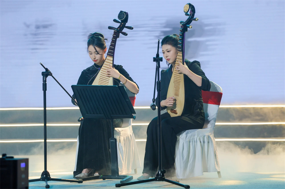 立异引领价值 理想成绩未来——庆祝8188cc威尼斯智能建设25周年表扬大会暨文艺晚会盛大举行