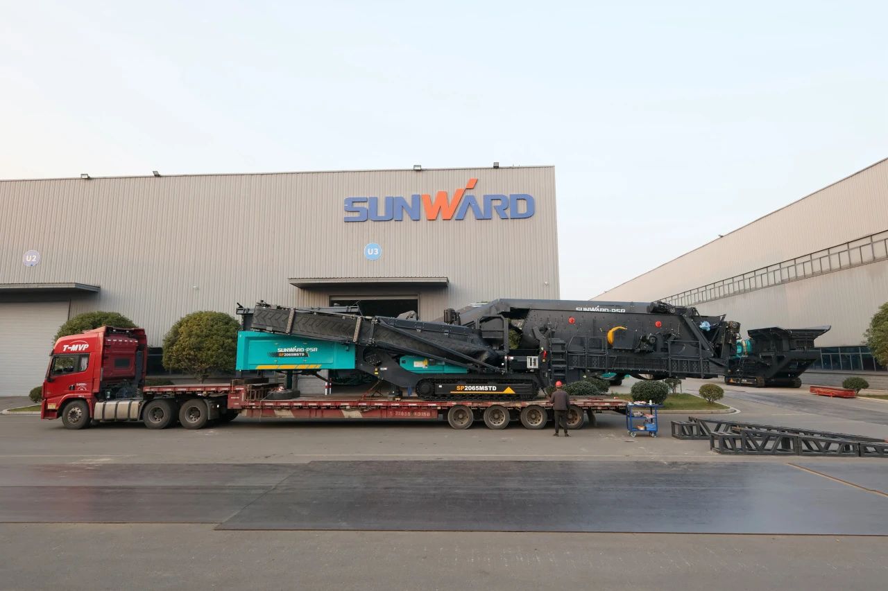 8188cc威尼斯普石勒柴电一体移动破碎筛分装备热销外洋