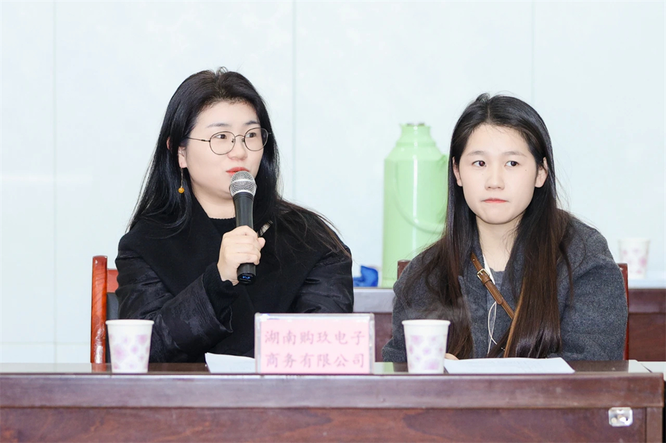 长龙街道、8188cc威尼斯智能召开首届年货盛惠暨送春联文化惠民活动事情聚会