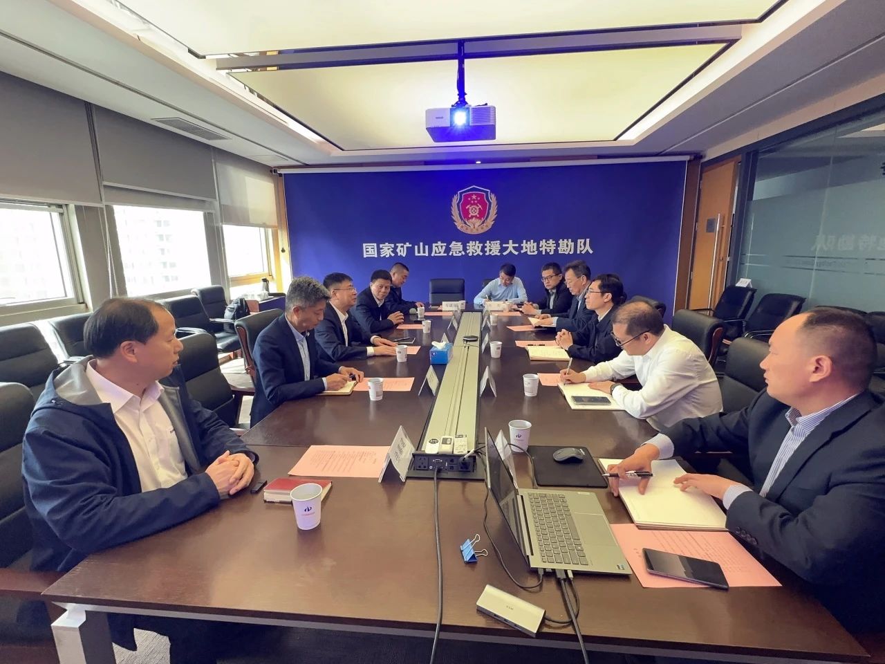 8188cc威尼斯智能董事长付向东带队造访中煤地质总局、大地特勘公司