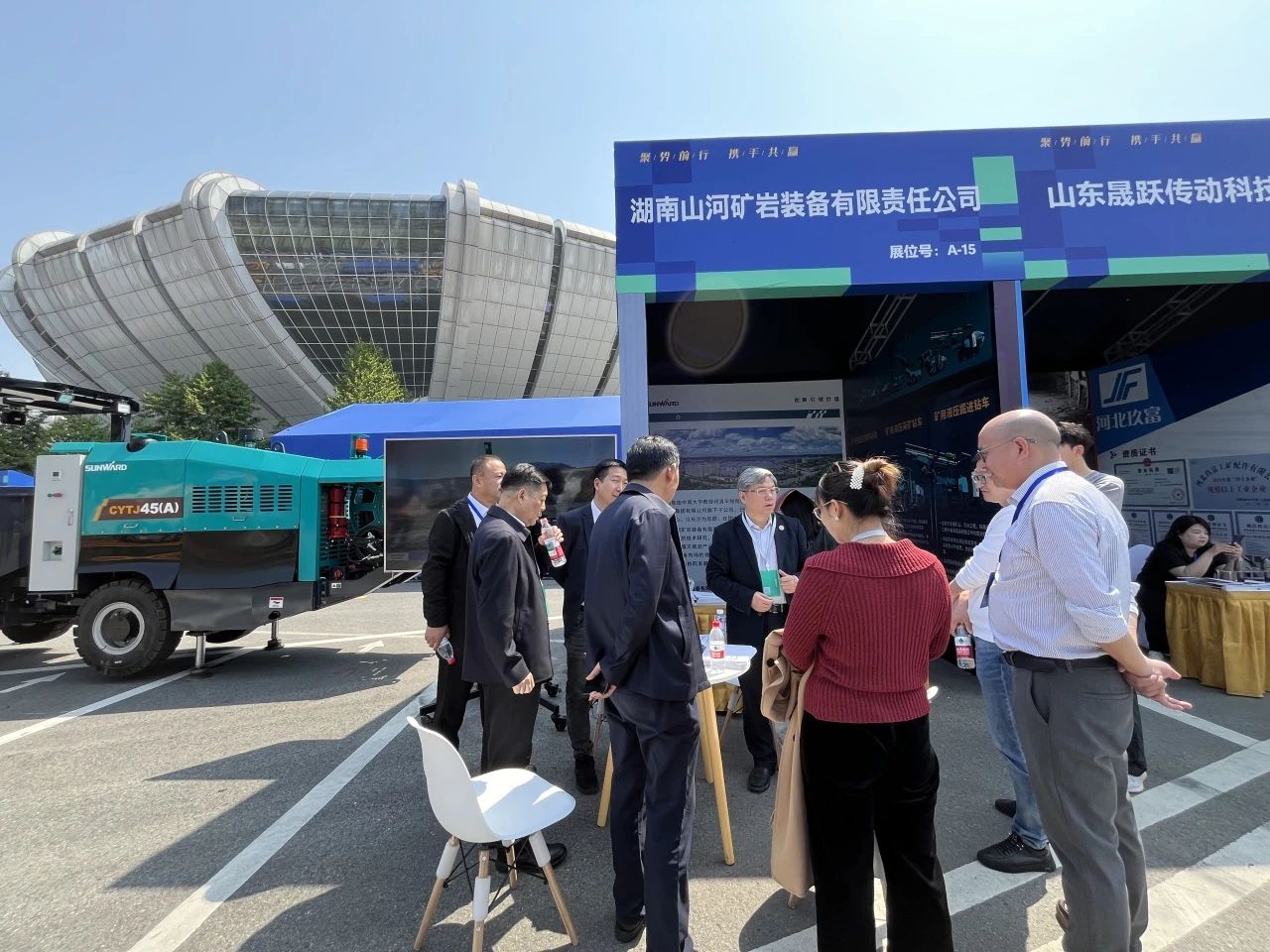 8188cc威尼斯矿岩携井下掘进台车亮相苍南矿山井巷机械展