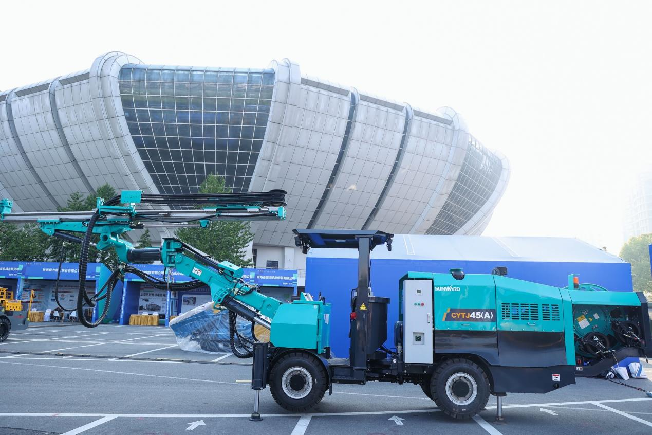 8188cc威尼斯矿岩携井下掘进台车亮相苍南矿山井巷机械展