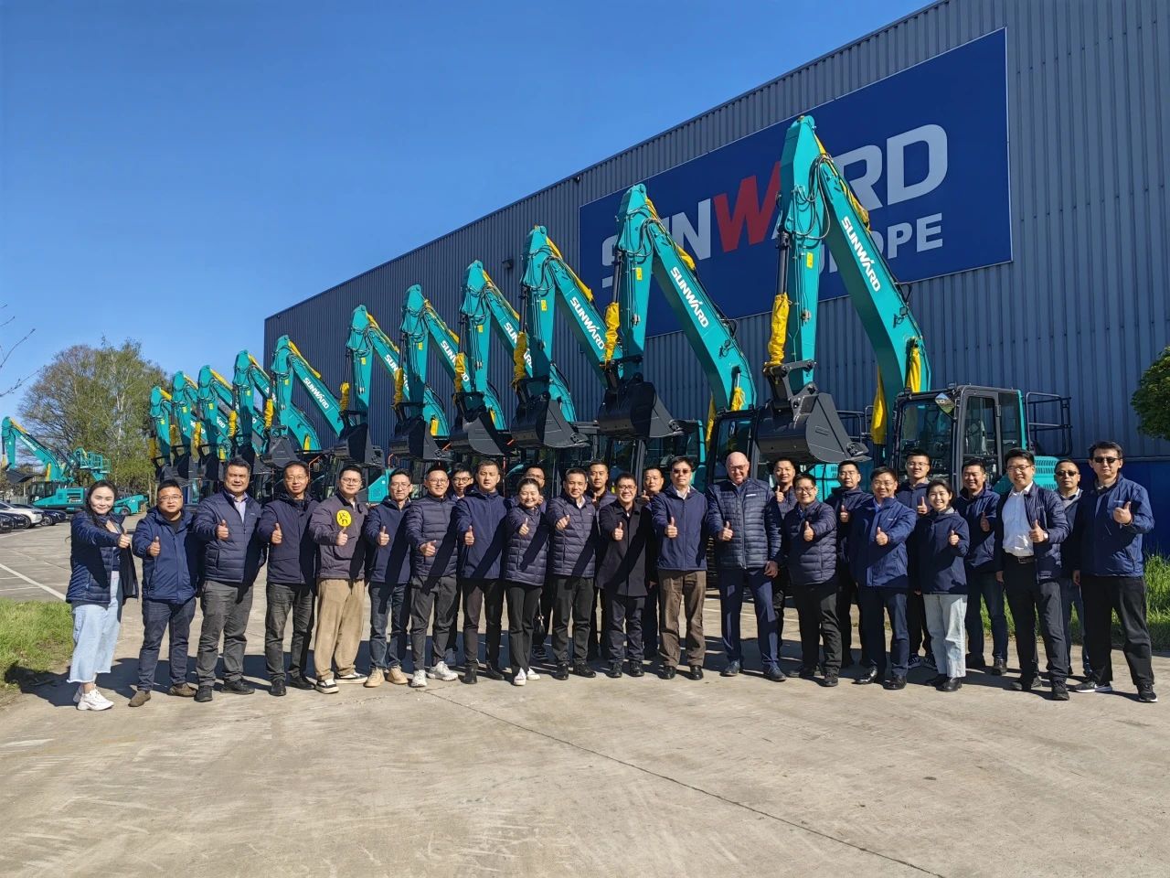 8188cc威尼斯智能董事长付向东带队赴欧洲子公司考察调研