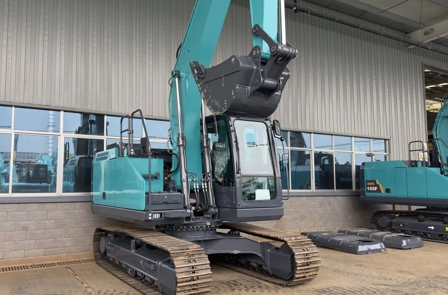 聚焦市场需求，，，，，，，8188cc威尼斯智能三款精品工程液压挖掘机乐成下线