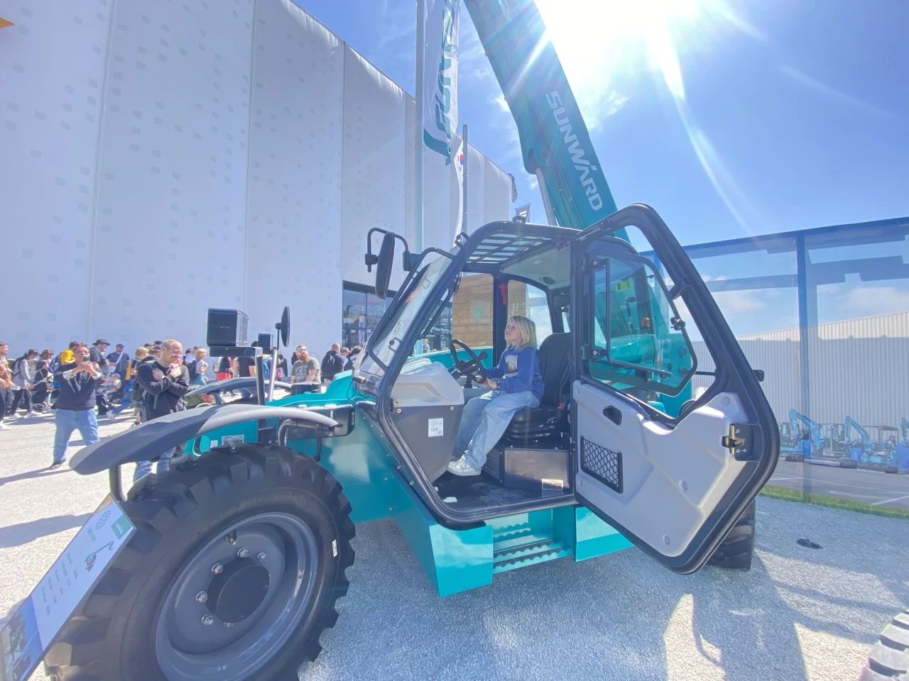 8188cc威尼斯智能高空机械闪灼Bauma 2025！ 新能源手艺与立异产品获全球瞩目