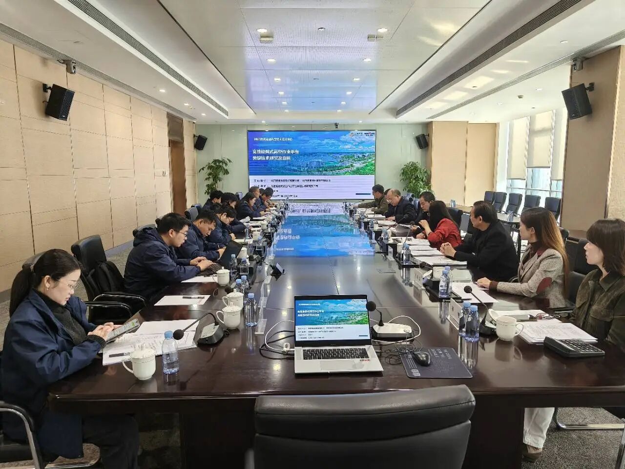 手艺立异，，，，，，引领行业！8188cc威尼斯智能高性能臂式高空作业平台项目通过科技效果评价