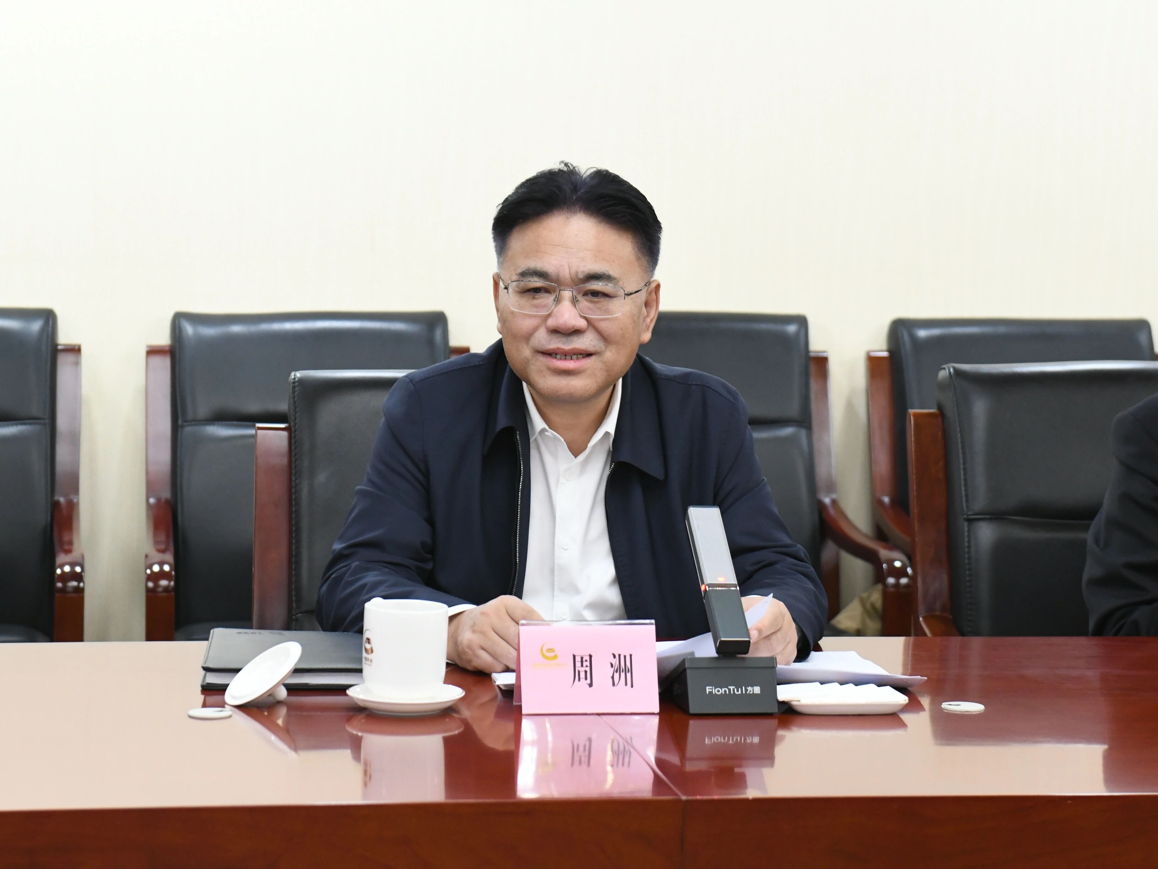 广州工控集团董事长景广军率8188cc威尼斯智能团队到中国黄金集团造访交流