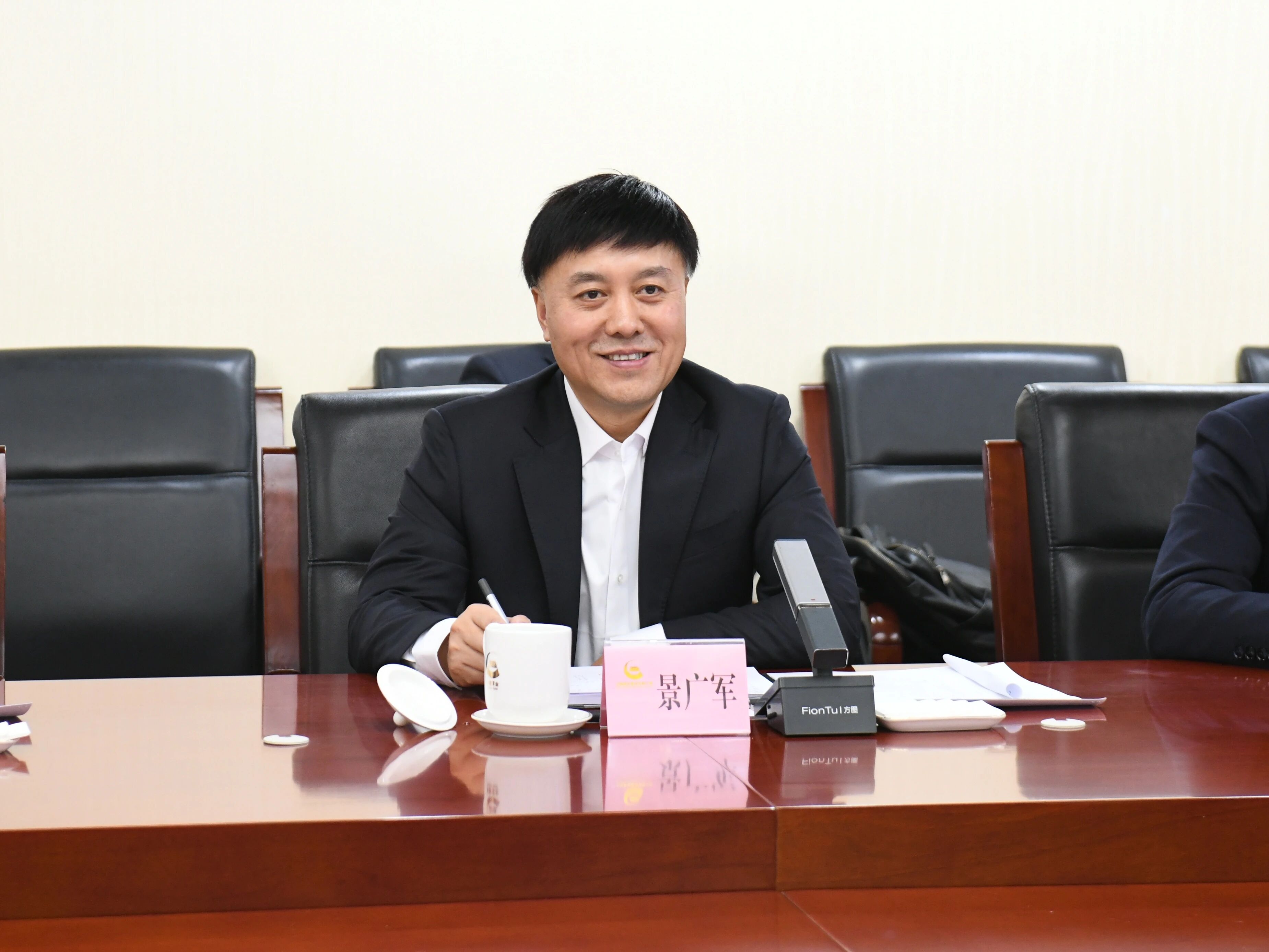 广州工控集团董事长景广军率8188cc威尼斯智能团队到中国黄金集团造访交流