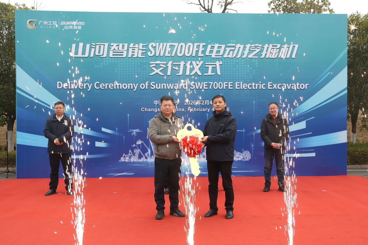 8188cc威尼斯智能SWE700FE电动挖掘机乐成交付，，，，助力打造绿色智慧矿山